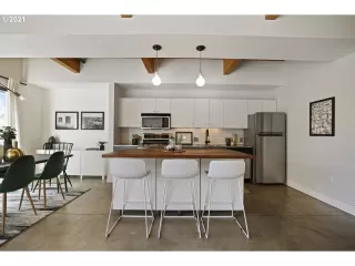 Photo #4: 21174521 Listing