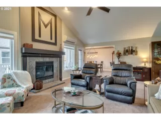 Photo #4: 21174657 Listing