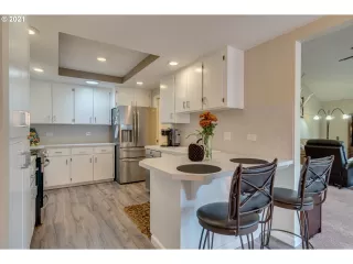 Photo #5: 21174657 Listing