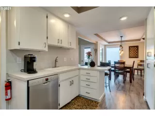 Photo #6: 21174657 Listing