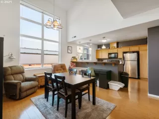 Photo #4: 21175213 Listing