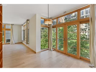 Photo #5: 21175618 Listing