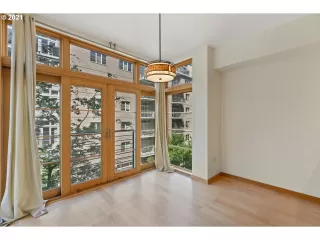 Photo #6: 21175618 Listing