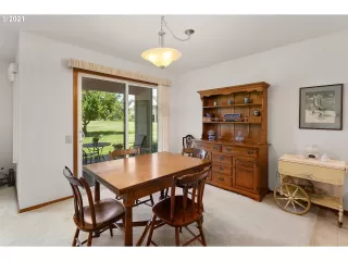 Photo #5: 21176049 Listing