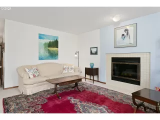 Photo #6: 21176049 Listing