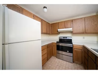 Photo #6: 21176611 Listing