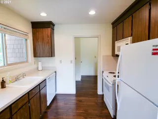 Photo #3: 21176809 Listing