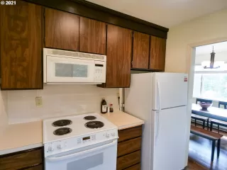 Photo #4: 21176809 Listing