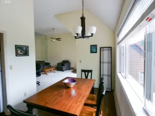 Photo #5: 21176809 Listing