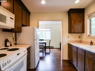 Photo #6: 21176809 Listing