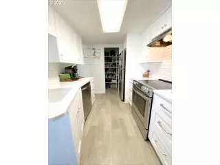 Photo #6: 21177223 Listing