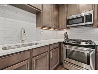 Photo #4: 21177655 Listing