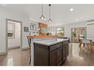 Photo #5: 21177655 Listing