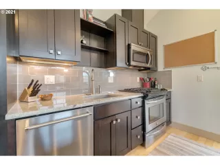 Photo #5: 21177696 Listing