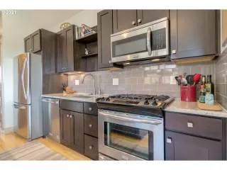 Photo #6: 21177696 Listing