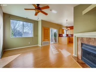 Photo #4: 21177832 Listing