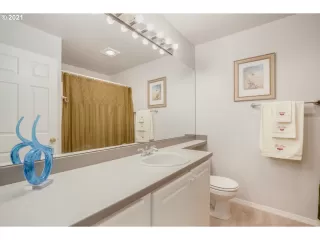 Photo #6: 21178587 Listing