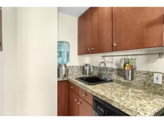 Photo #5: 21178767 Listing 