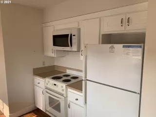 Photo #4: 21178876 Listing