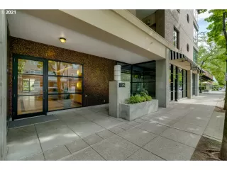 Photo #3: 21179802 Listing