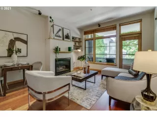 Photo #5: 21179802 Listing