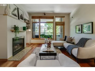 Photo #6: 21179802 Listing