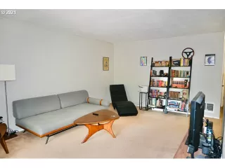 Photo #6: 21180093 Listing 