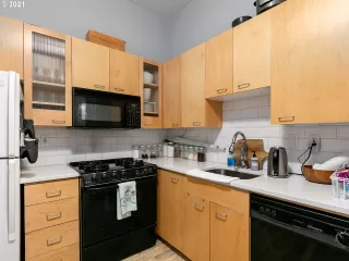 Photo #3: 21180970 Listing 