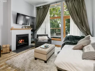 Photo #5: 21180970 Listing 