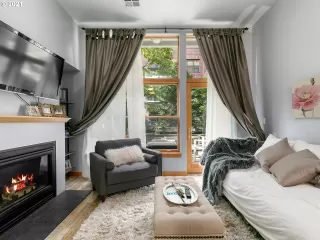 Photo #6: 21180970 Listing 