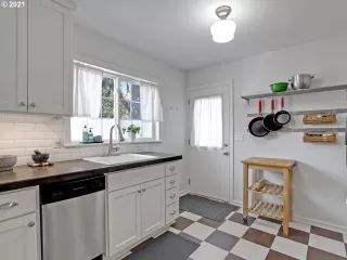 Photo #5: 21181626 Listing