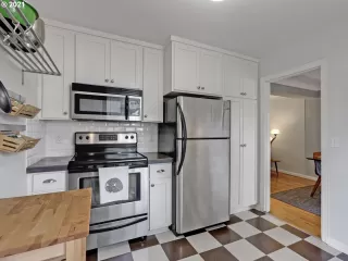 Photo #6: 21181626 Listing