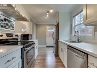 Photo #5: 21182152 Listing