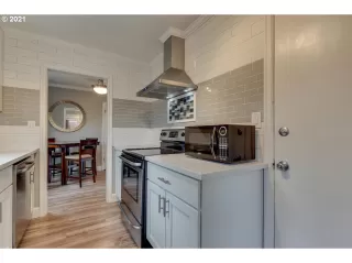 Photo #6: 21182152 Listing