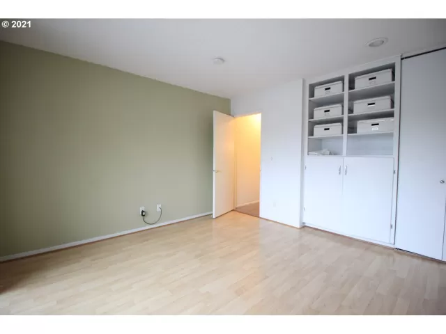 MLS: 21182406 Condo For Sale