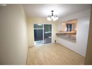 Photo #5: 21182406 Listing