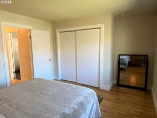 Photo #5: 21182445 Listing