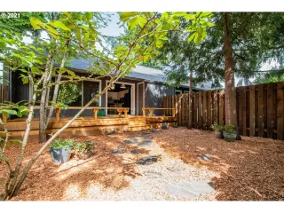 Photo #2: 21182791 Listing