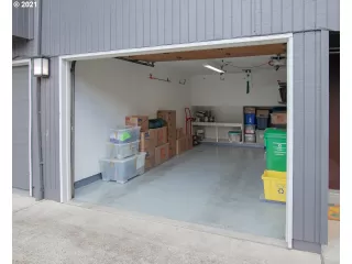 Photo #6: 21182791 Listing