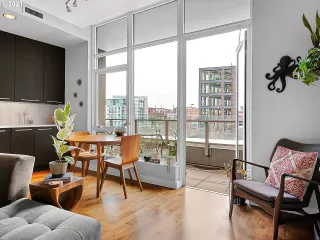 Photo #2: 21183131 Listing