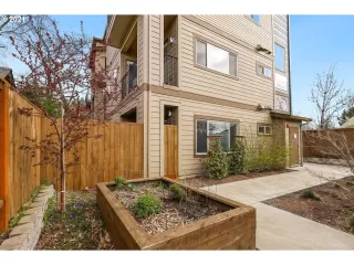 Photo #6: 21183205 Listing