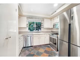 Photo #5: 21183865 Listing