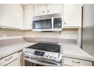 Photo #6: 21183865 Listing