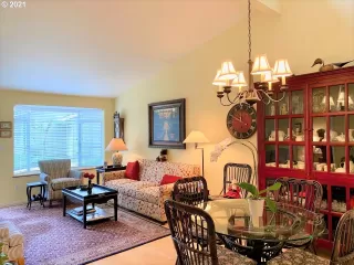 Photo #4: 21183882 Listing