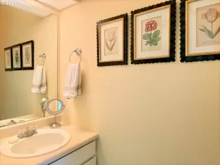 Photo #5: 21183882 Listing