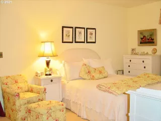 Photo #6: 21183882 Listing