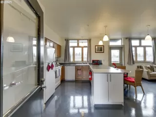 Photo #2: 21184112 Listing