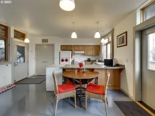 Photo #5: 21184112 Listing