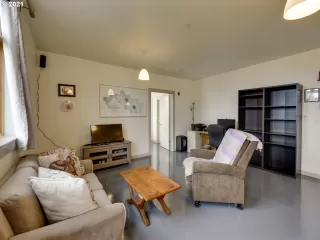 Photo #6: 21184112 Listing