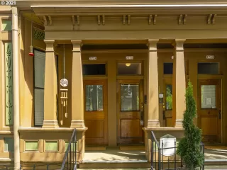 Photo #2: 21184592 Listing